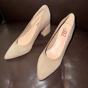 1097 Mia Pumps with Block Heels in color Sand.